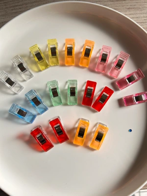 Lot de 20 pinces à tissus neuves — image 1