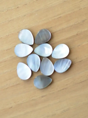 Lot de 10 pendants en perle de nacre — image 1