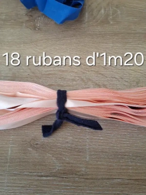Lots de 18 rubans satin saumon découpés de longueur 1m20 — image 1
