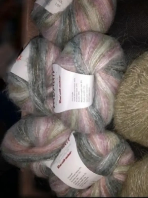 Lot 13  pelotes tons mélangés kaki uni et vert mix — image 1