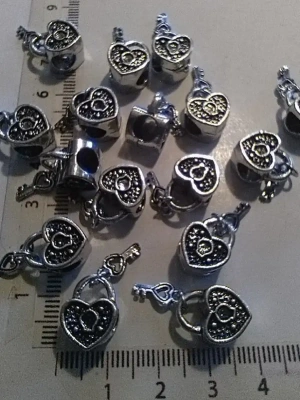 5 breloques coeur cadena en métal argenté — image 2