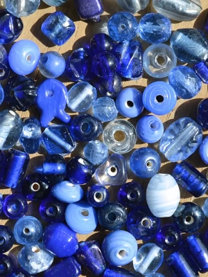 Lot de 100 perles de verre — image 3