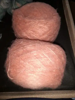 Lot 9 pelotes 2 vieux rose et 7 mix vert rose beige — image 1