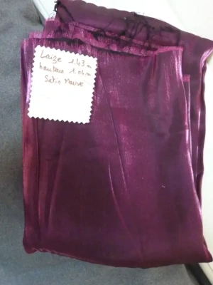 Coupon satin 1,43 m de large x 1,04 m mauve — image 1
