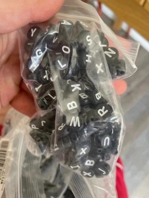 Grand lot de perles lettres — image 3