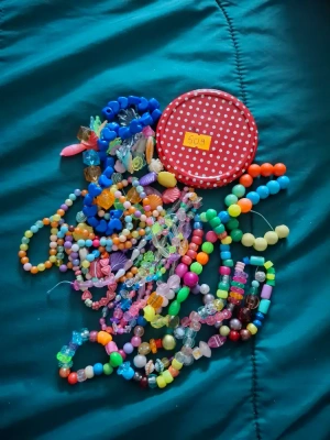 Lot de 509 perles diverses mini