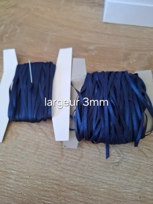 Ruban satin bleu marine — image 1