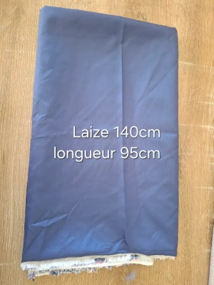 Coupon de doublure polyester bleu — image 1