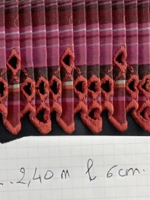 dentelle plissée et brodée — image 1
