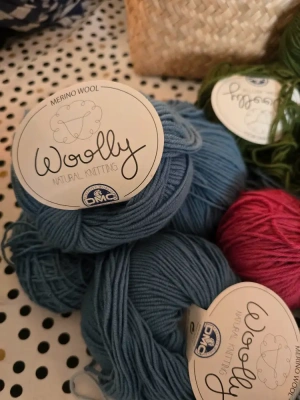 Lot de pelotes de laine 11 et + large