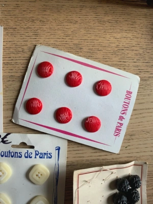 Lot de boutons vintages — image 6