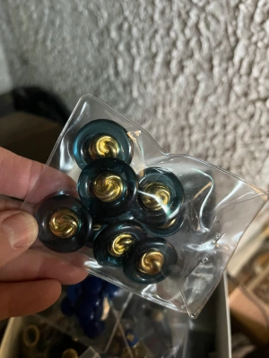 Lot de  boutons neufs, vintage. 1500 à 2000 unités — image 10