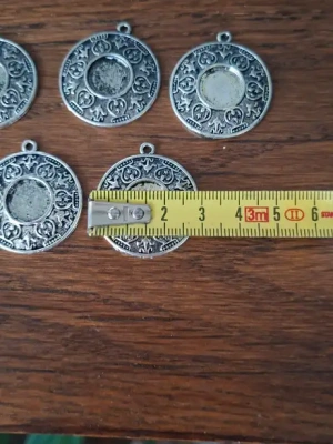 Lot 5 pendentifs en métal pour cabochons 12mm — image 2