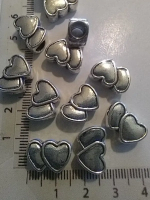 5 breloques 2 coeurs en métal argenté — image 2