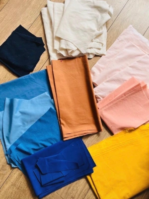 Lot de petits coupons de tissus — image 1