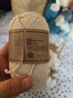 Lot de 23 pelotes de 50gr écru  100% coton recyclé large