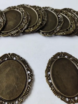 15 pendentifs séparateurs filigranés en métal couleur bronze — image 3