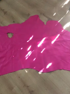 Peau de cuir de vache rose fuchsia – 230 × 77 cm – Couture & maroquinerie — image 10