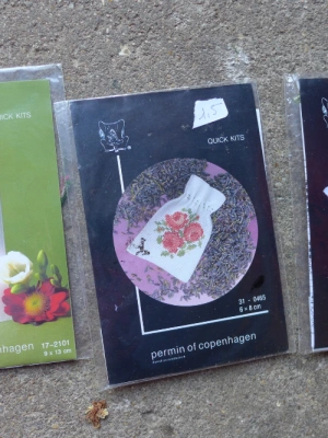 lot de 3 petites broderies — image 1