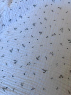 Tissu gaz de coton fleur grise — image 1