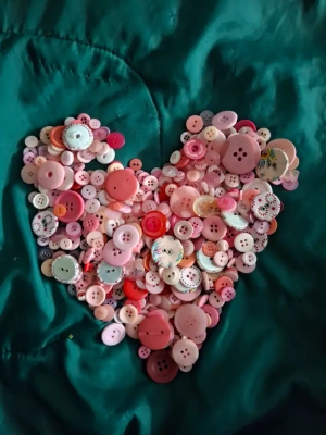 Environ 500 boutons roses mini