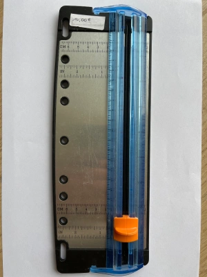 Cutter droit coulissant Fiskars — image 1