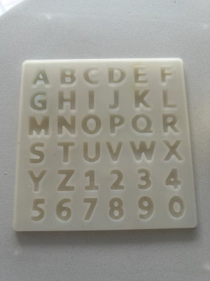 Moule alphabet et chiffres — image 1
