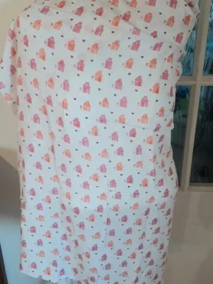 Coupon viscose imprimé petites maisons — image 3