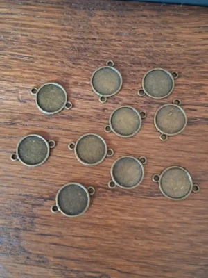 Lot 10 connecteurs couleur bronze antique pour cabochons 12 mm — image 1