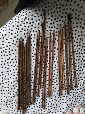 Lot de 11 paires d'aiguilles à tricoter dmc bois de rose mini