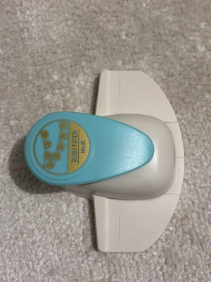 Perforatrice Globe punch We R Memory Keeper mini