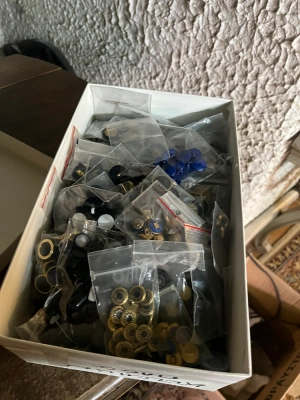 Lot de  boutons neufs, vintage. 1500 à 2000 unités — image 9