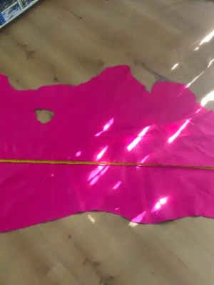 Peau de cuir de vache rose fuchsia – 230 × 77 cm – Couture & maroquinerie — image 9