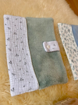 Tissu gaz  de coton fleurs grises — image 4