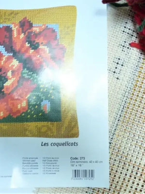 Kit canevas carré Coquelicots de Margot avec les laines - art créatif — image 2