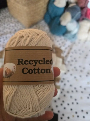 Lot de 23 pelotes de 50gr écru  100% coton recyclé large