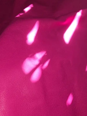 Peau de cuir de vache rose fuchsia – 230 × 77 cm – Couture & maroquinerie — image 4