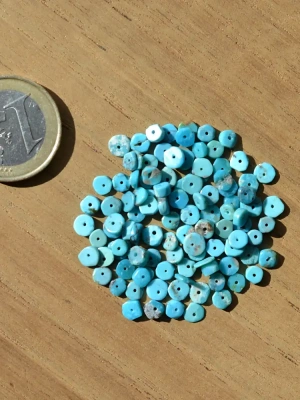 Lot de 100 perles heishi en turquoise d'Arizona 4 mm — image 1