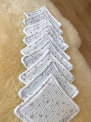 Tissu gaz  de coton fleurs grises — image 5