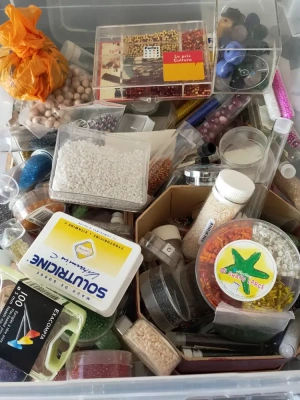 Lots de perles de rocailles et autres — image 1