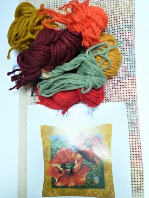 Kit canevas carré Coquelicots de Margot avec les laines - art créatif — image 3