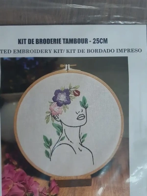 Kit broderie sur cadre femme et fleurs — image 2