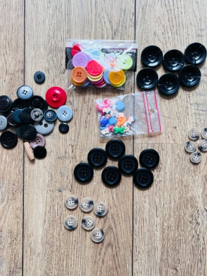 Lot boutons — image 1
