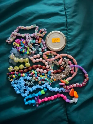 Lot de 487 perles diverses mini