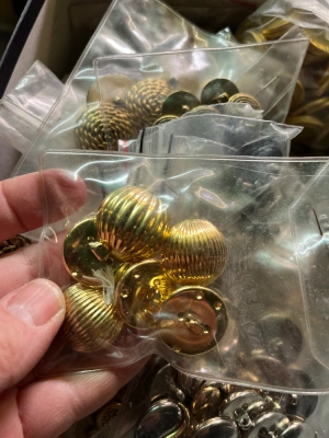 Lot de  boutons neufs, vintage. 1500 à 2000 unités — image 1