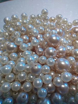 100 g de perles nacrées en plastique — image 1