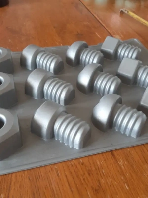 Moule en silicone formes écrou et vis — image 5