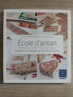 École d'antan au point de croix Mango — image 1