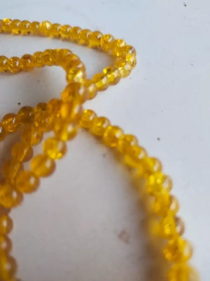 Lot de 200 perles en verre craquelé jaunes — image 1
