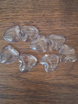 Lot 8 cabochons en verre forme grands cœurs — image 1
